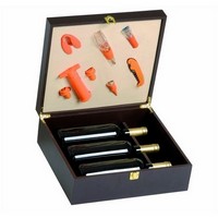 photo Orangefarbene Probierbox aus Holz für 3 Flaschen, Box mit Platz für 8 Zubehörteile inkl. 1